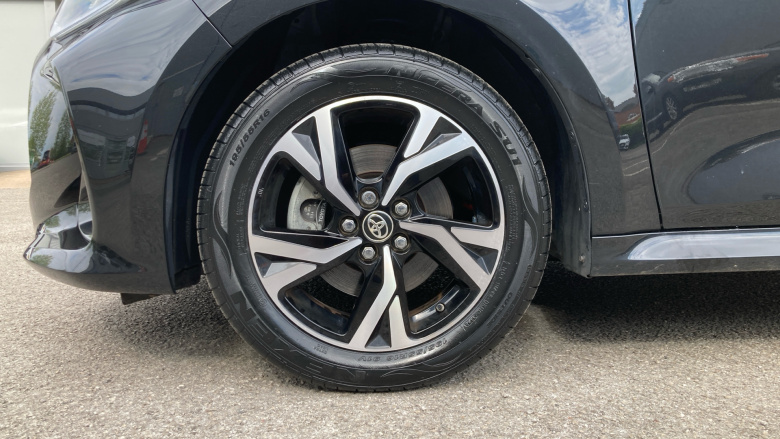Toyota Yaris 1.5 Hybrid Design 5dr CVT Hybrid Hatchback
